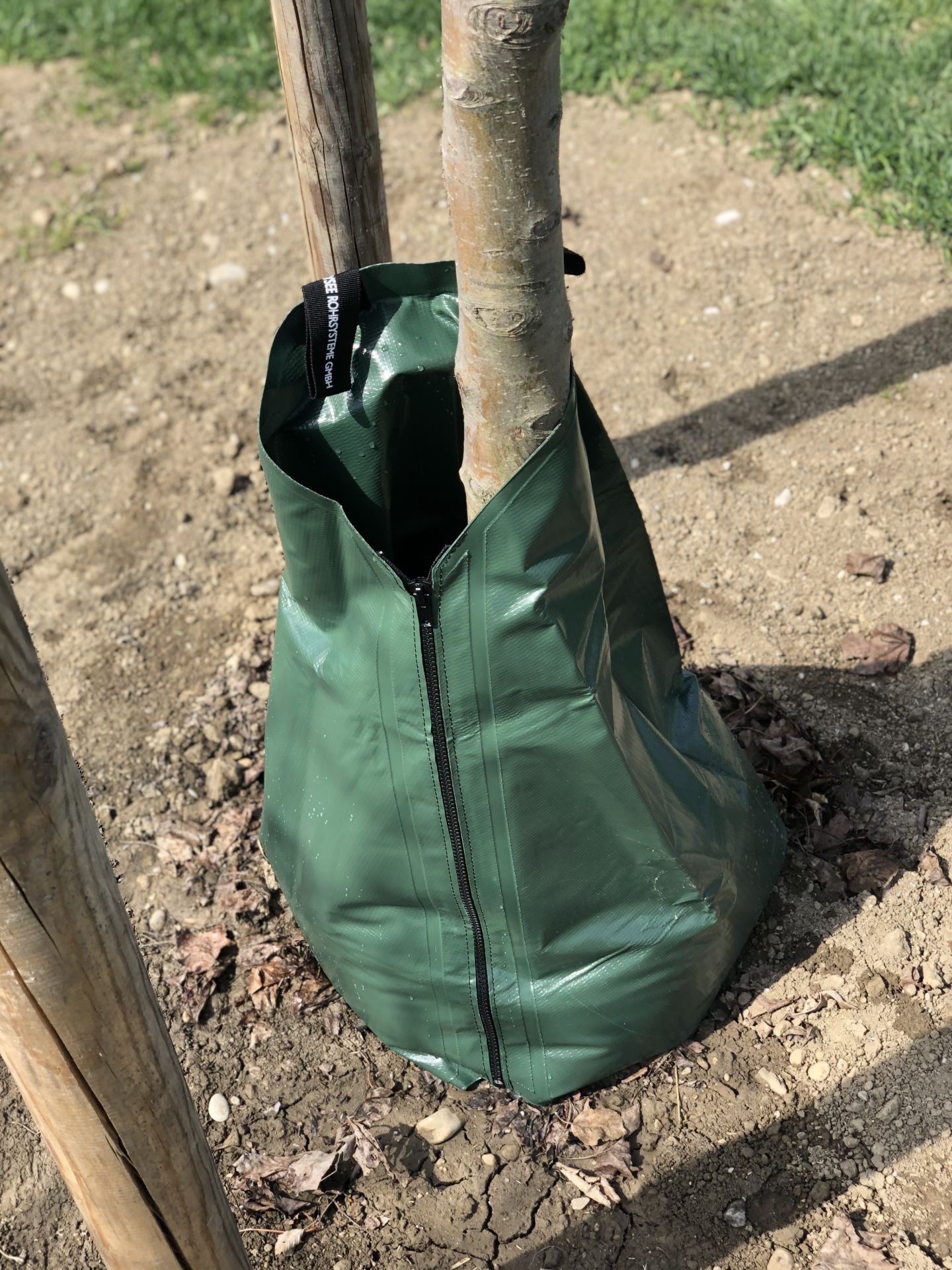 Baumbewässerungssack 75l aus hochwertigem PVC mit Nylongewebe