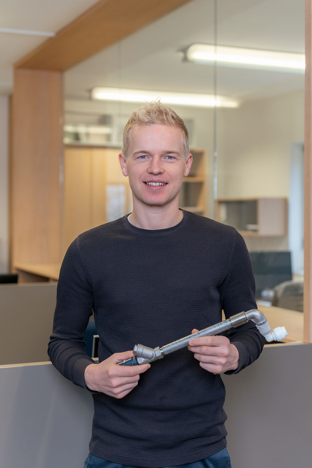 Andreas Oberroither unsere Fachmarktleiter erklärt die verschiedenen Wasserinstallationssysteme.